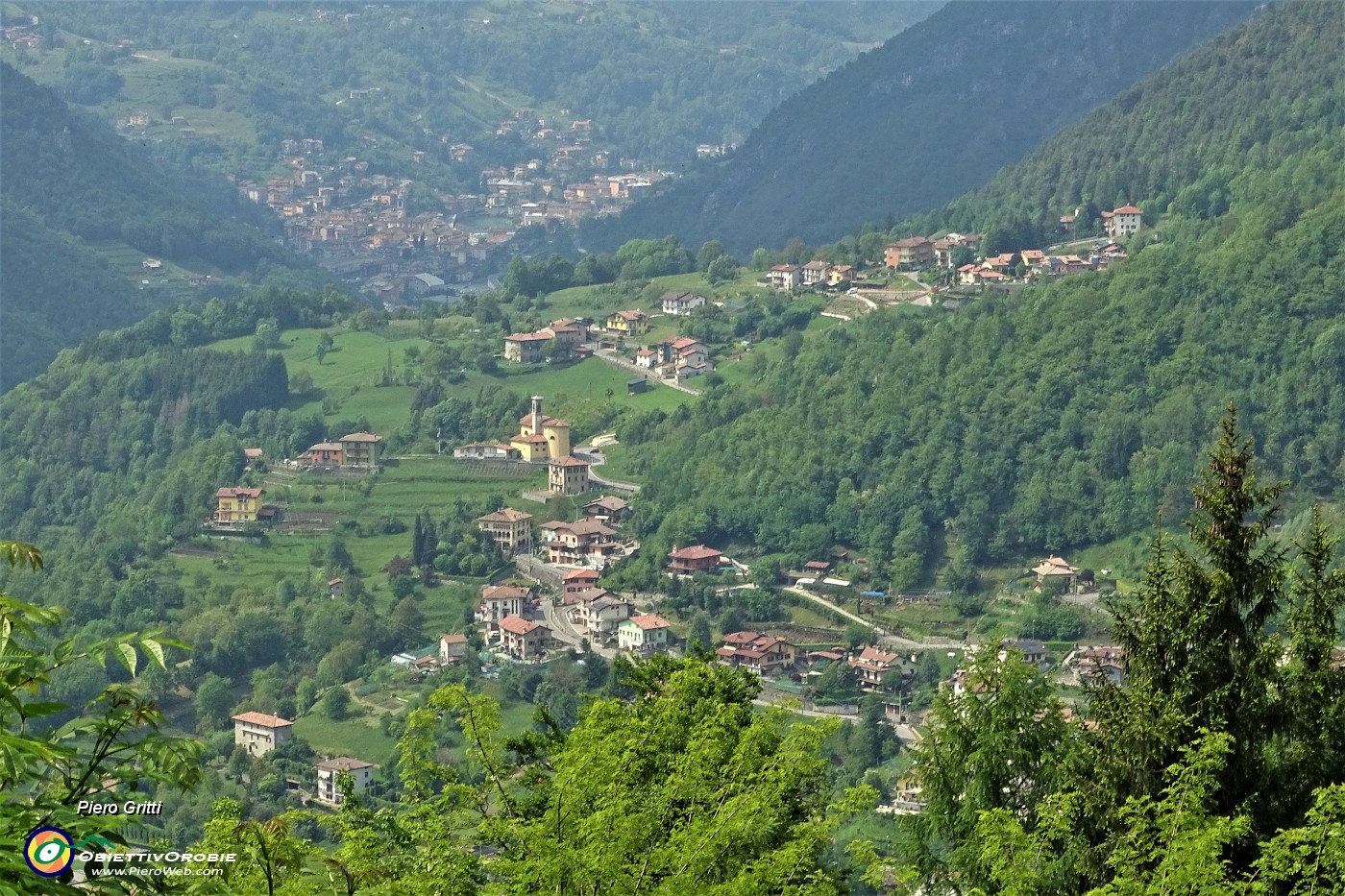 114 Vista da Somendenna su Spino al Brembo, frazione di Zogno.JPG